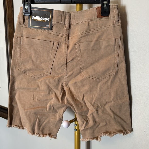 Dollhouse tan classic Bermuda shorts NWT 9/10 - Picture 4 of 10